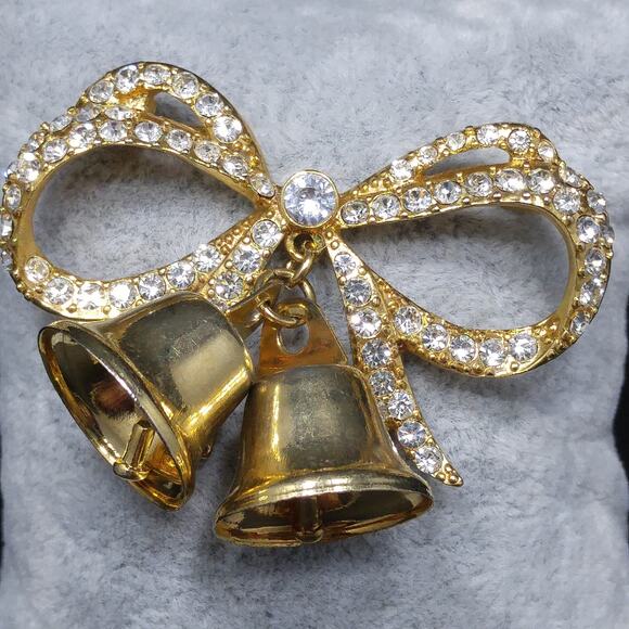 Vintage Monet Christmas Rhinestone Bell Brooch, Gold Tone, Two Bells, 1960s - Picture 3 of 10